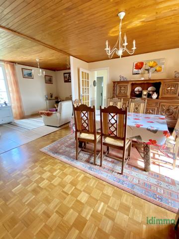 Charmante Maison Ancienne à Vissenty avec vue Dominante, 5 chambres, véranda, terrasse, grange, terrain à Anno Annonay (07100)