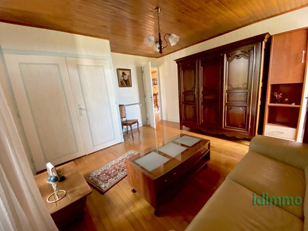 Charmante Maison Ancienne à Vissenty avec vue Dominante, 5 chambres, véranda, terrasse, grange, terrain à Anno Annonay (07100)