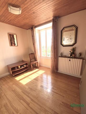 Charmante Maison Ancienne à Vissenty avec vue Dominante, 5 chambres, véranda, terrasse, grange, terrain à Anno Annonay (07100)