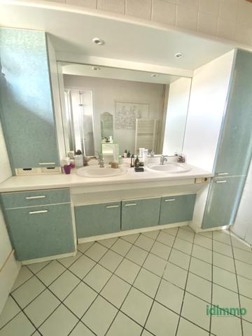 Charmante Maison Ancienne à Vissenty avec vue Dominante, 5 chambres, véranda, terrasse, grange, terrain à Anno Annonay (07100)