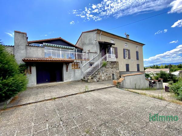 Charmante Maison Ancienne à Vissenty avec vue Dominante, 5 chambres, véranda, terrasse, grange, terrain à Anno Annonay (07100)