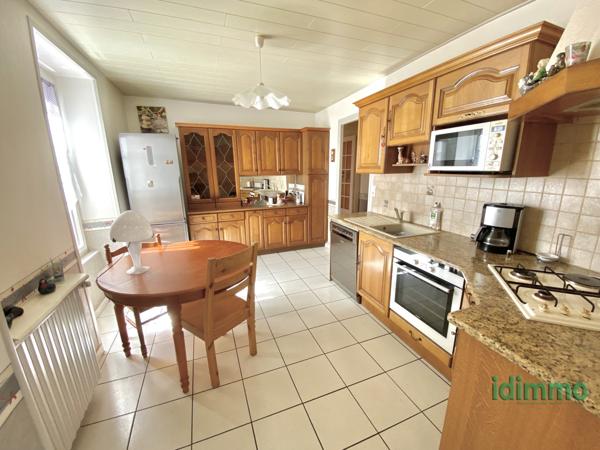 Charmante Maison Ancienne à Vissenty avec vue Dominante, 5 chambres, véranda, terrasse, grange, terrain à Anno Annonay (07100)