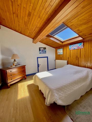 Charmante Maison Ancienne à Vissenty avec vue Dominante, 5 chambres, véranda, terrasse, grange, terrain à Anno Annonay (07100)