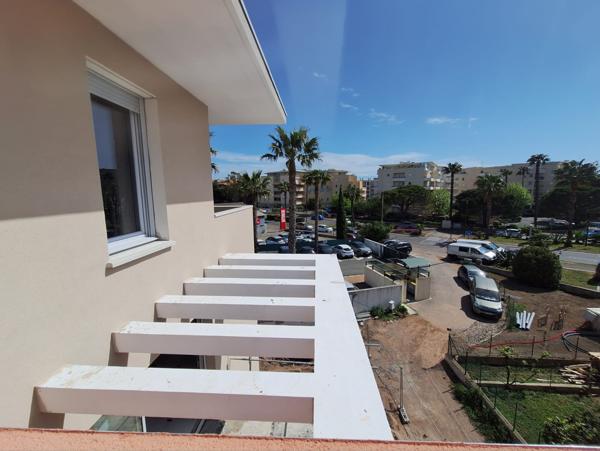 Fréjus T4 Récent de 77,62 m² dernier étage à 300m de la mer avec garage Fréjus (83370)