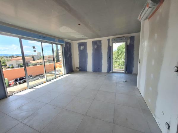 Fréjus T4 Récent de 77,62 m² dernier étage à 300m de la mer avec garage Fréjus (83370)