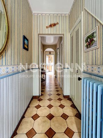 A vendre maison individuelle avec jardin a Saint Cyr L Ecole.