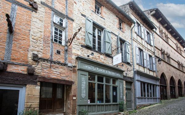 Immeuble à vendre    5 pièces •  Cordes-sur-Ciel