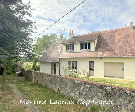 ORNE (61), à vendre SECTEUR VAL AU PERCHE - MAISON MITOYENNE DE CAMPAGNE P6 de 130 m² - Terrain de 1242 M²