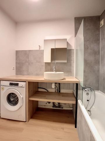 PAU Appartement T3 meublé de 74,97 m² avec balcons, cave, garage et parking