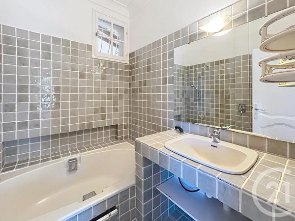 Maison à vendre  6 pièces - 175 m 2   CAVALAIRE SUR MER  - 83