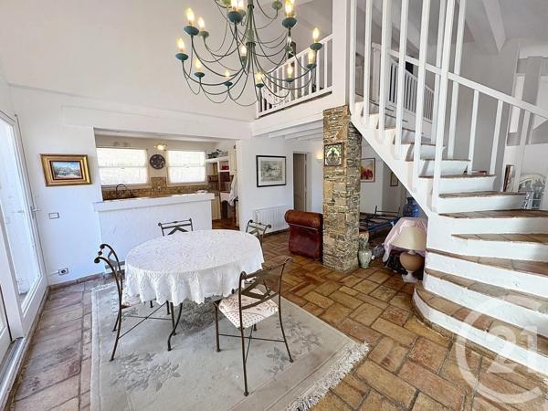 Maison à vendre  6 pièces - 175 m 2   CAVALAIRE SUR MER  - 83
