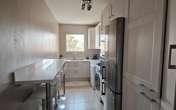 Appartement à vendre    3 pièces • 71,60 m2 Paris 15