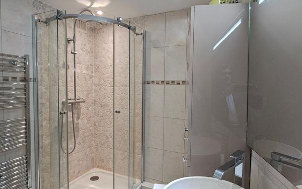 Appartement à vendre    3 pièces • 71,60 m2 Paris 15