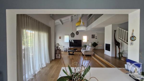 Maison à vendre  6 pièces - 143 m 2   SIX FOURS LES PLAGES  - 83