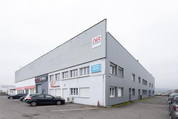 LOCAUX D’ACTIVITE AVEC PARKING SUR COURNON