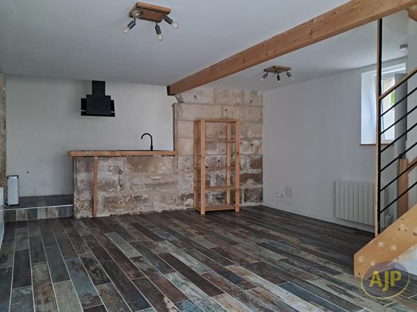 Maison à louer Pons : 3 pièces, 63m² avec 2 chambre(s) à 700€ - AJP Immobilier Pons