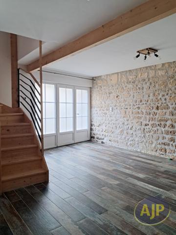 Maison à louer Pons : 3 pièces, 63m² avec 2 chambre(s) à 700€ - AJP Immobilier Pons