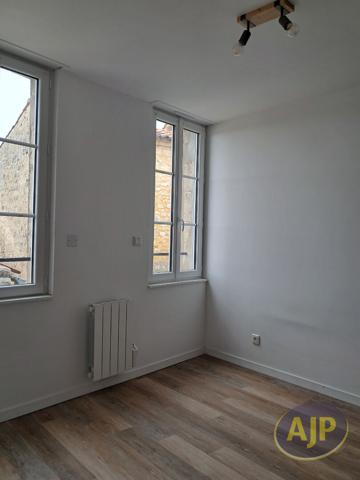 Maison à louer Pons : 3 pièces, 63m² avec 2 chambre(s) à 700€ - AJP Immobilier Pons