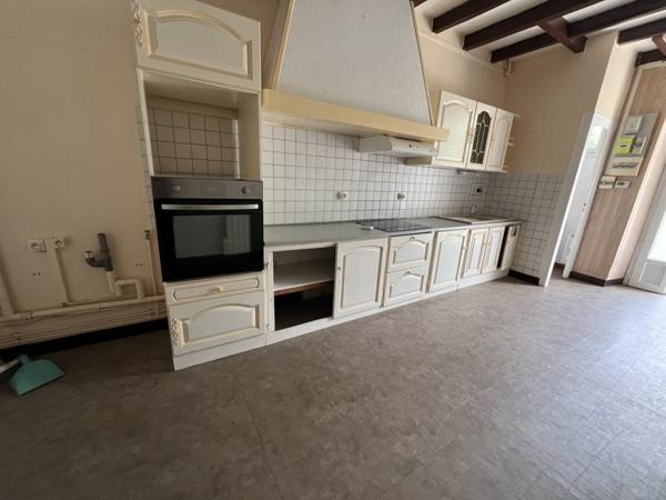 Maison à louer 550 € CC St-Jean-d'Angély 3 p 70 m² DPE D