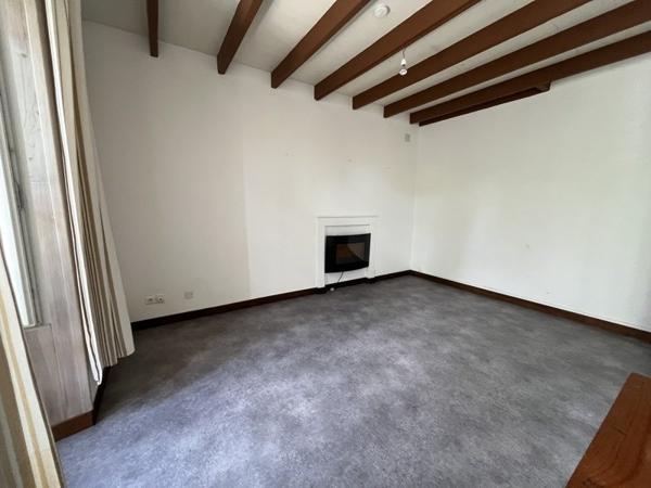 Maison à louer 550 € CC St-Jean-d'Angély 3 p 70 m² DPE D