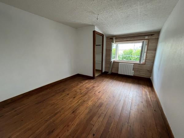 Maison à louer 550 € CC St-Jean-d'Angély 3 p 70 m² DPE D