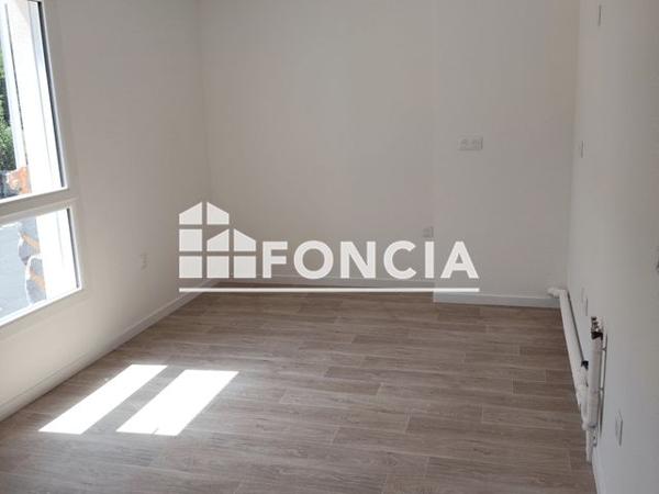 Location Appartement 3 pièces 59.7 m² - 19 QUAI CAMERE ET 38 AVENUE DE PARIS Vernon 27200