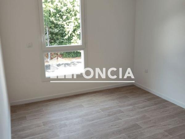 Location Appartement 3 pièces 59.7 m² - 19 QUAI CAMERE ET 38 AVENUE DE PARIS Vernon 27200