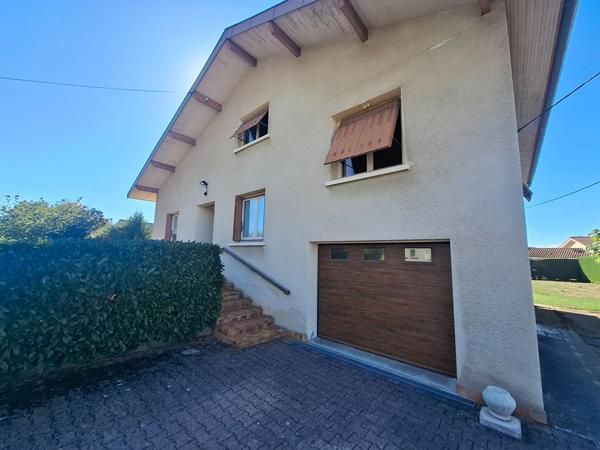 Maison Viriat, 4 chambres, hors lotissement avec garage.