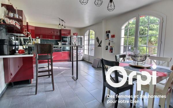 Maison à vendre    6 pièces • 159,79 m2 Dampierre-en-Yvelines