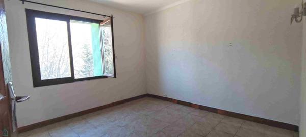 Maison traditionnelle 6 pièces avec jardin et garage