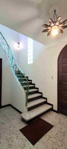 Maison traditionnelle 6 pièces avec jardin et garage