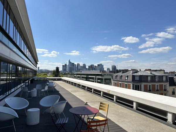 Bureaux à louer à Levallois-Perret avec rooftop et accès Métro 3