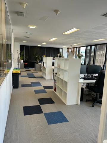 Bureaux à louer à Levallois-Perret avec rooftop et accès Métro 3