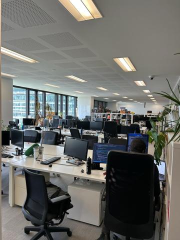 Bureaux à louer à Levallois-Perret avec rooftop et accès Métro 3