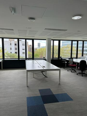Bureaux à louer à Levallois-Perret avec rooftop et accès Métro 3