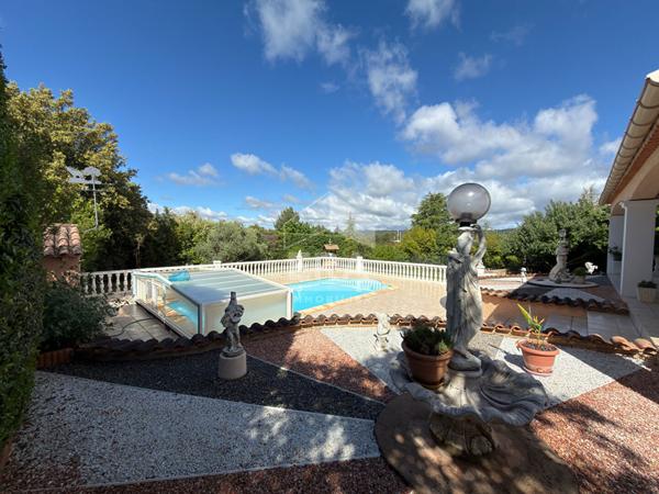 A VENDRE 83470 SAINT MAXIMIN LA SAINTE BAUME MAISON PLAIN PIED  TYPE 4 DE 120M² SUR  2040 M² DE JARDIN DEUX GARAGES PISCINE