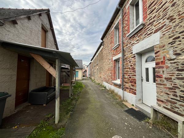 A vendre axe Rennes Saint Brieuc, maison de bourg à Gaël proche Saint Méen le Grand