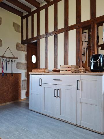 Propriété Corps de Ferme, Bâtisse d'habitation de caractère , nombreuses dependances dont Box, proche ALENCON, LE PERCHE, 2h00 PARIS