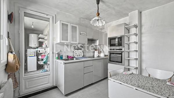 Appartement 83 m² avec 2 chambres, loggia et double garage à vendre à Arles