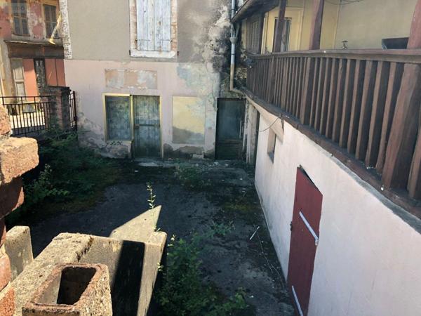 Immeuble à vendre à Lacapelle-Marival dans le Lot (46120), ref : 46030/IMMR/186