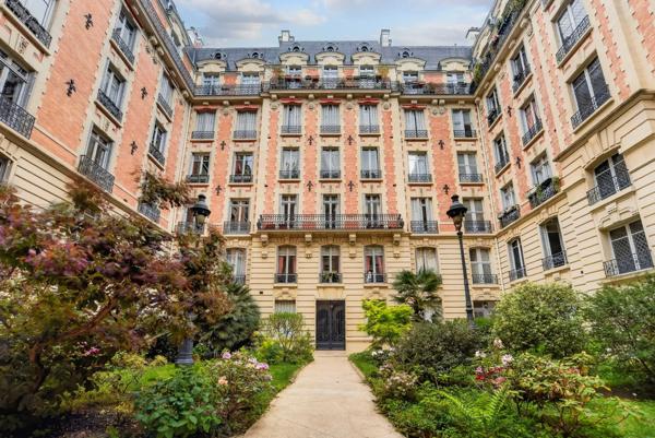 Bureau Paris 9e - LIÈGE / NOUVELLE ATHÈNES