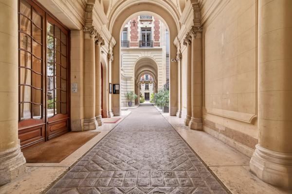 Bureau Paris 9e - LIÈGE / NOUVELLE ATHÈNES
