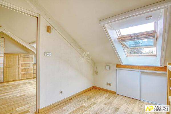 Versailles Ermitage Appartement duplex 4 pièces 105 m² au sol situé au 2ème et dernier étage avec cave, box et jardin collectif 640 000 € **  - Référence  28468