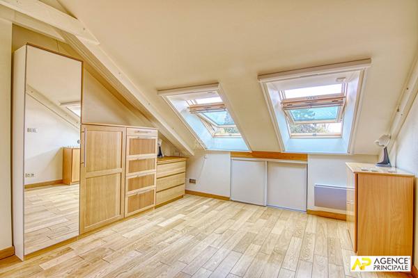 Versailles Ermitage Appartement duplex 4 pièces 105 m² au sol situé au 2ème et dernier étage avec cave, box et jardin collectif 640 000 € **  - Référence  28468