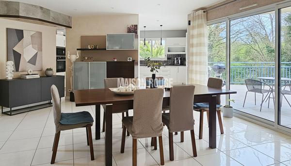 Grande maison familiale proche du bourg de Sarzeau 6 chambres, bureau, sous-sol complet & prestations premium