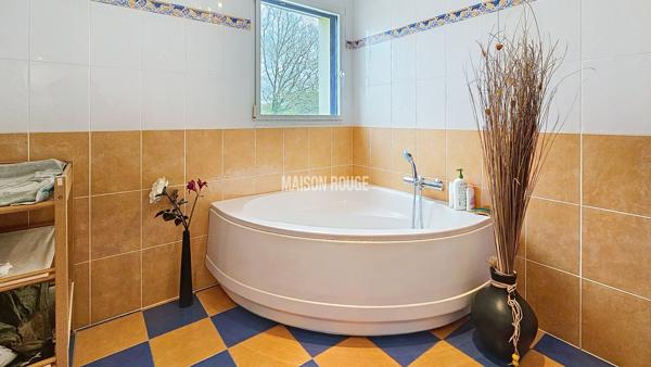Grande maison familiale proche du bourg de Sarzeau 6 chambres, bureau, sous-sol complet & prestations premium