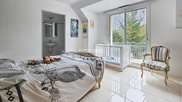 Grande maison familiale proche du bourg de Sarzeau 6 chambres, bureau, sous-sol complet & prestations premium