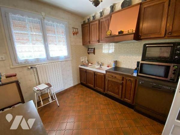 A vendre sur la commue du Vigean (CANTAL), un pavillon habitable de suite, en excellent état, n...