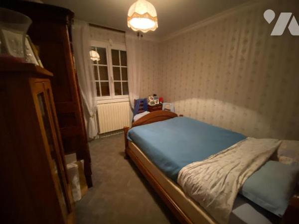 A vendre sur la commue du Vigean (CANTAL), un pavillon habitable de suite, en excellent état, n...