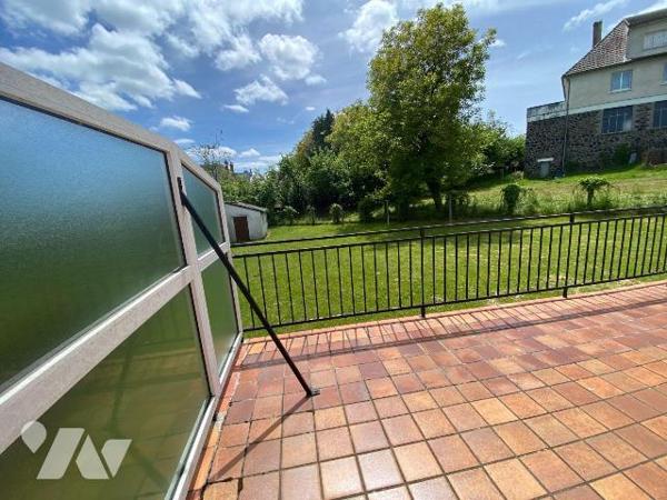 A vendre sur la commue du Vigean (CANTAL), un pavillon habitable de suite, en excellent état, n...